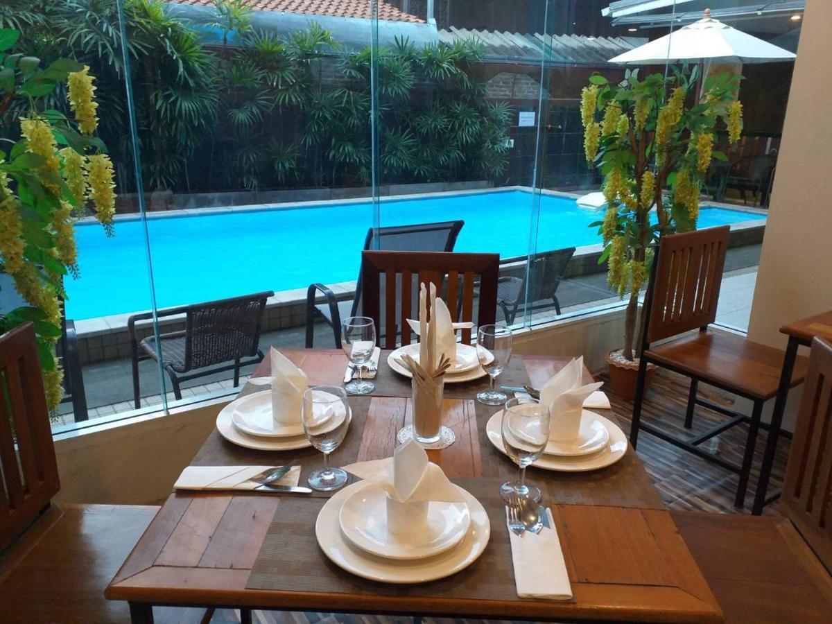 Ratana Hotel Csiangmaj Kültér fotó